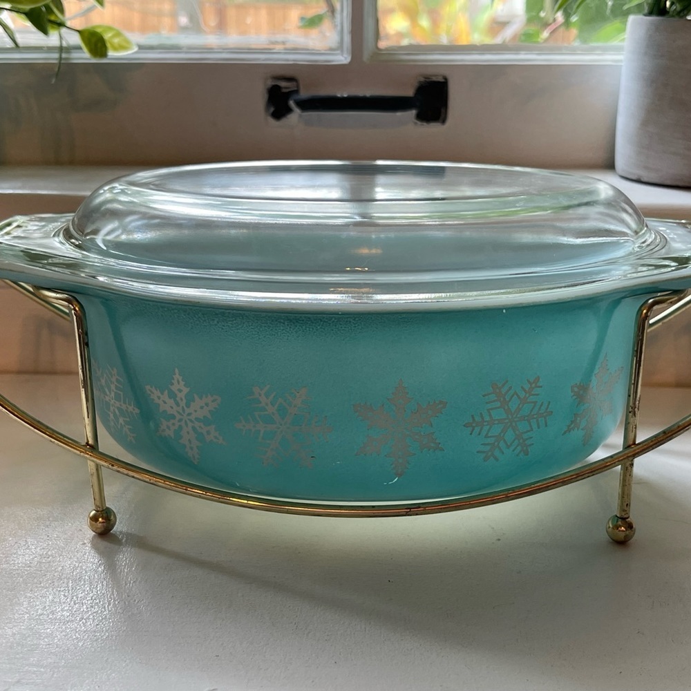 Pyrex | Vintage Snowflake Casserole with metal stand